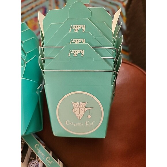 Origami Owl Consultant Supplies Swag – 9 Clam Shell Holders And 11 Boxes - Picture 6 of 11